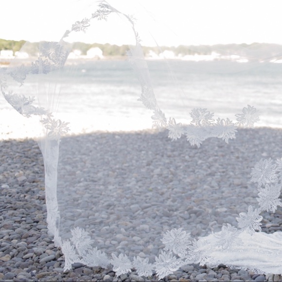 Wedding Dress - Picture 3 of 4